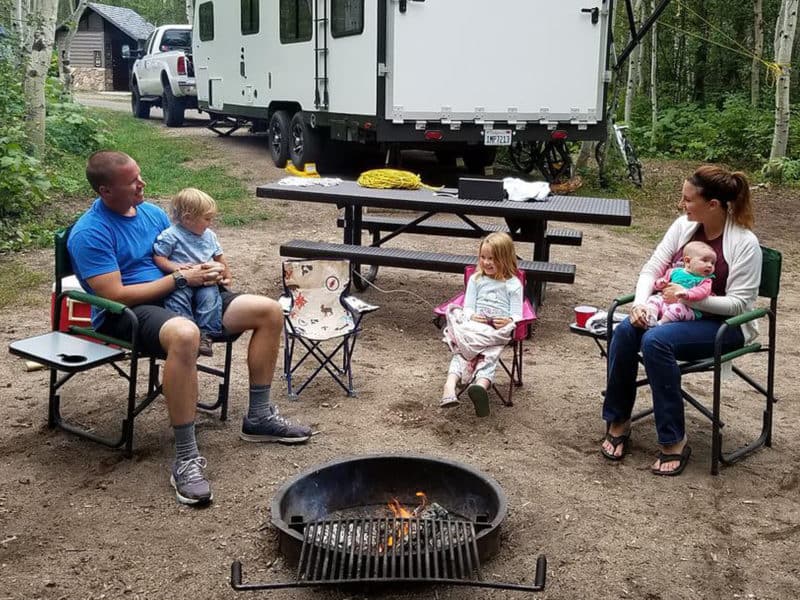 family-camping-games-800x600