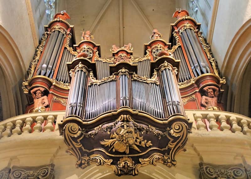 a gold and red organ